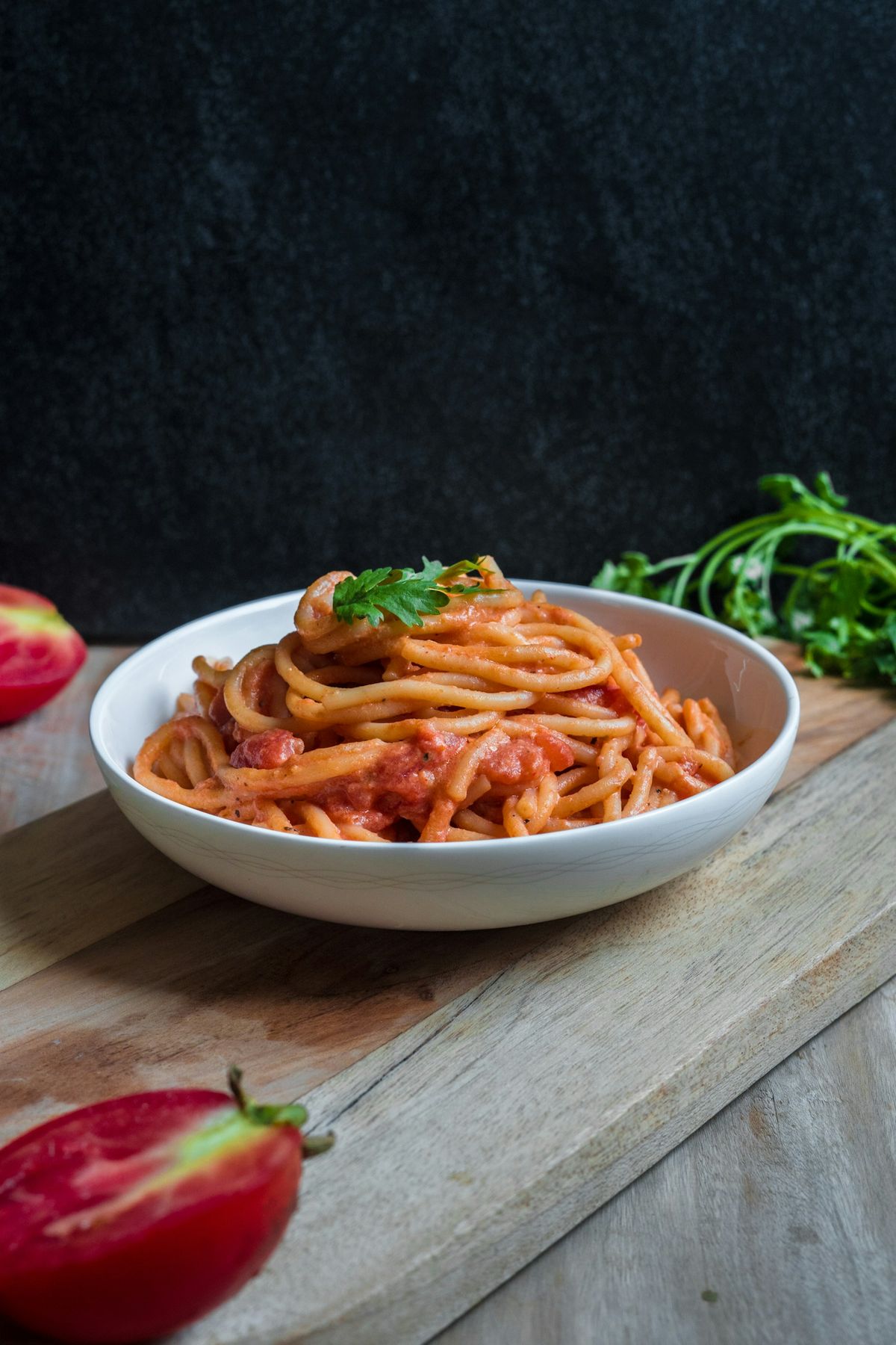 Pasta med basilika och tomat