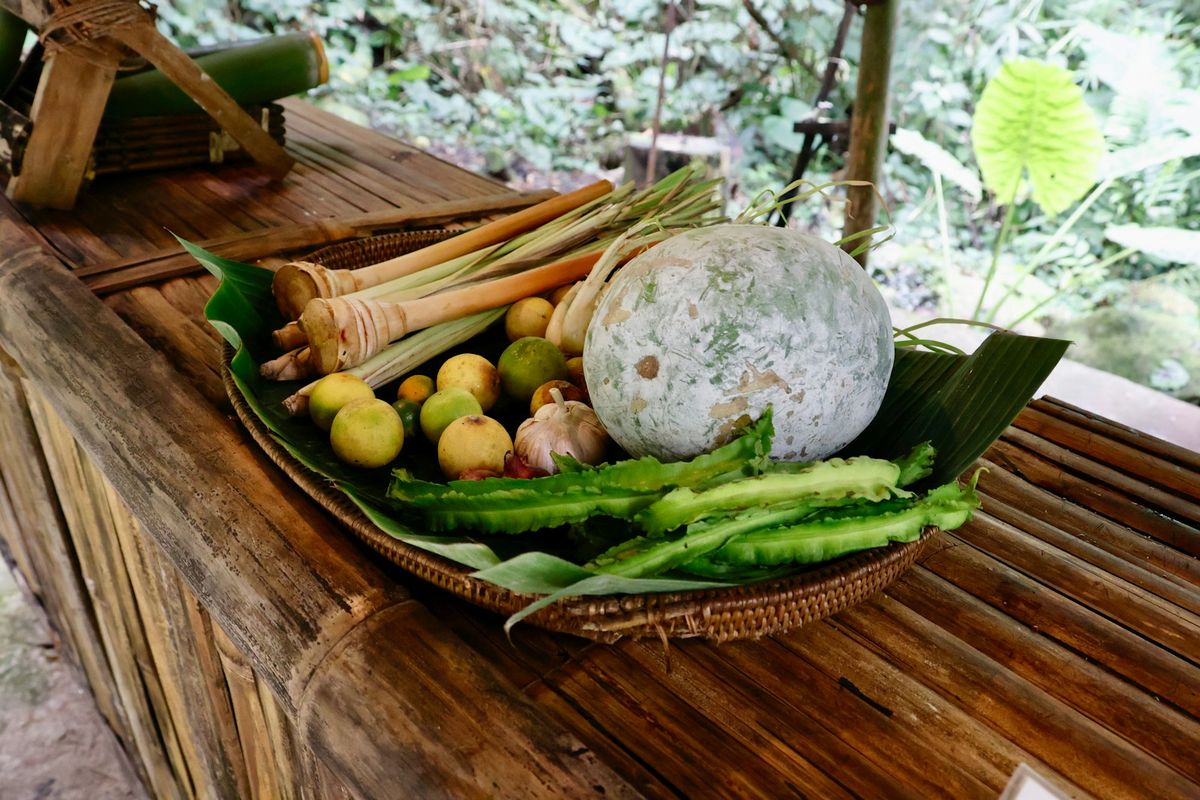 Thailändska örter och grönsaker med citrongräs